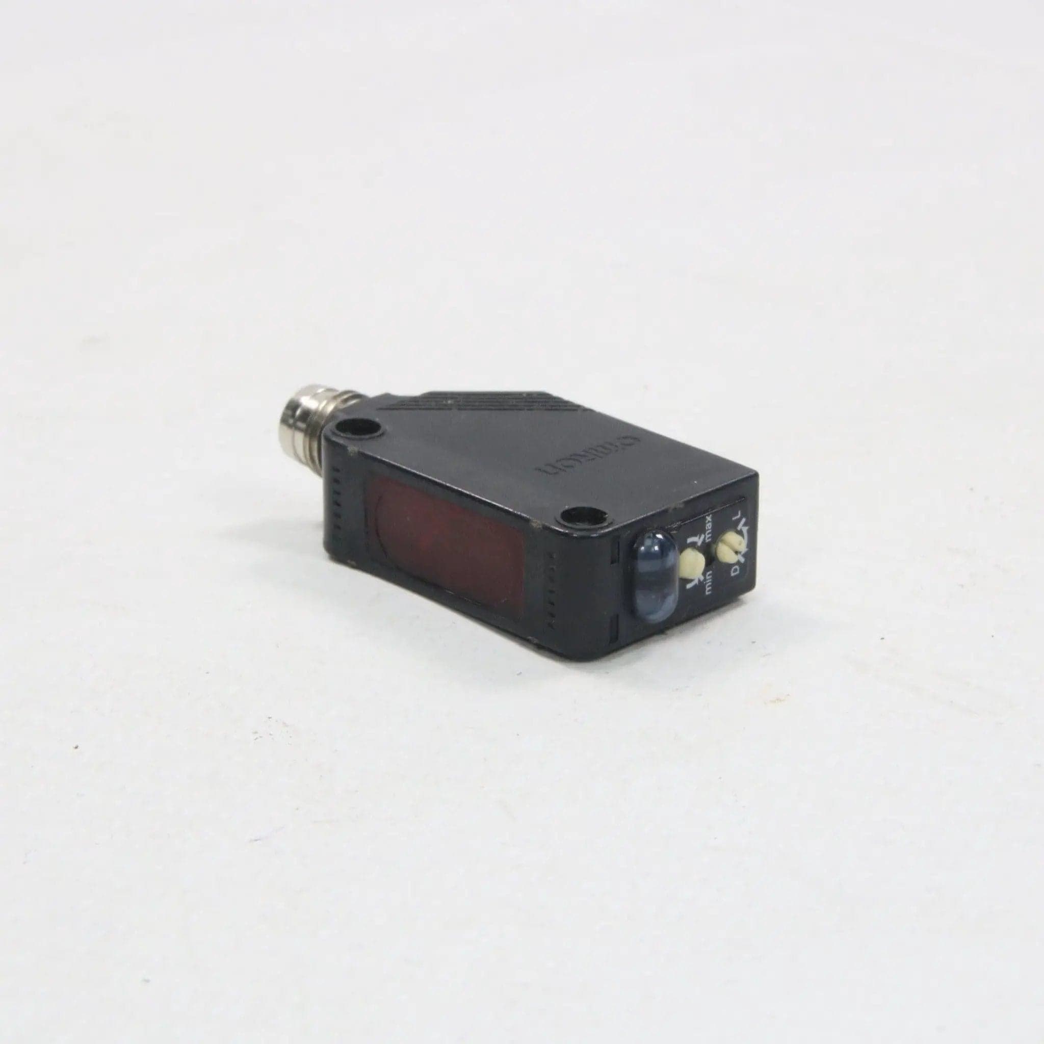 Omron E3Z-D86 Photoelectric Sensor