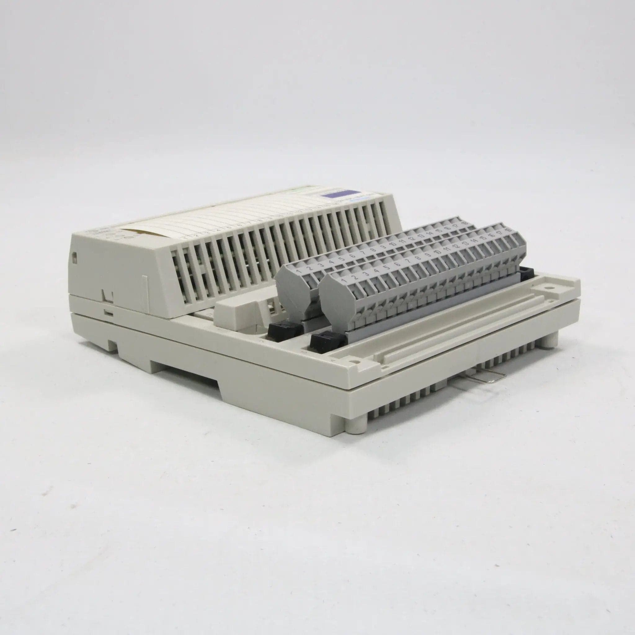 Schneider Electric Modicon Momentum 170ADO34000 Discrete Output Module